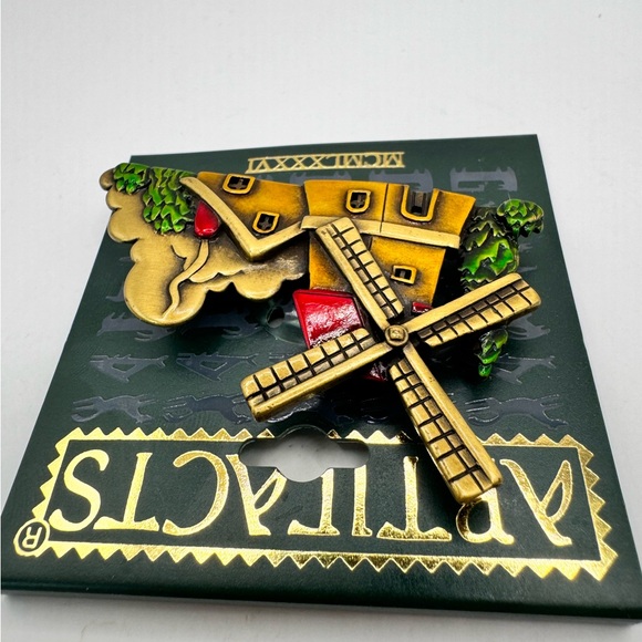 Artifacts MCMLXXXVI windmill scene pin with packaging - Picture 4 of 6